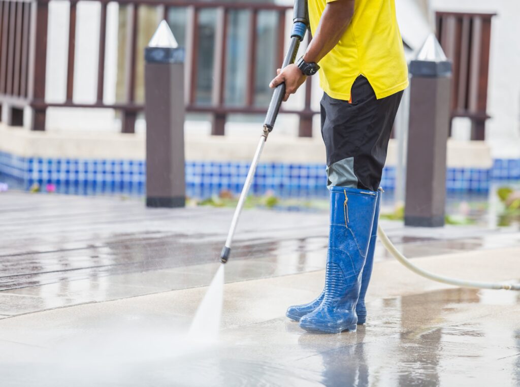 outdoor-floor-cleaning-with-high-pressure-water-jet-min